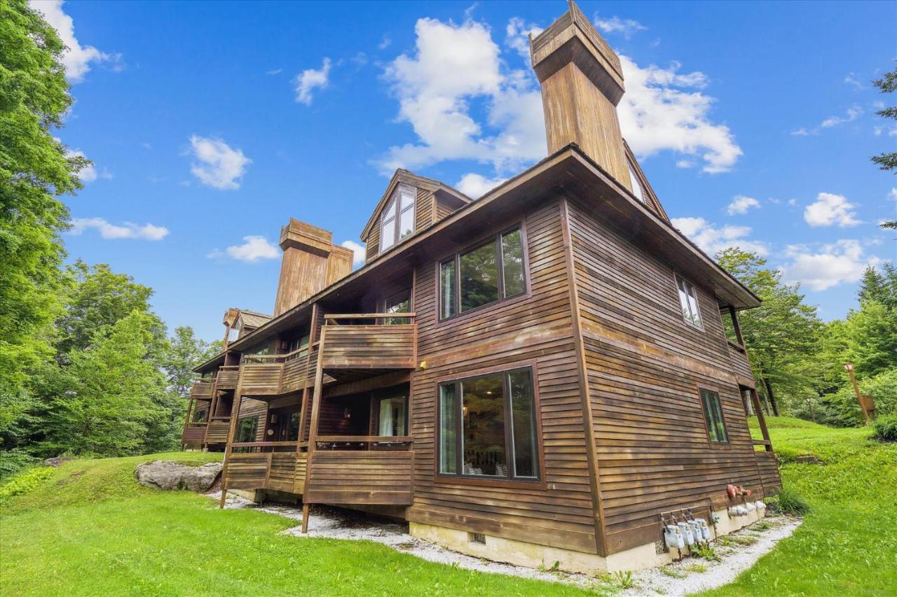 Highridge D18 Inviting Country-Style 2BR Retreat with Pool, Hot Tub & Game Room - Chambres d'hôtes Killington