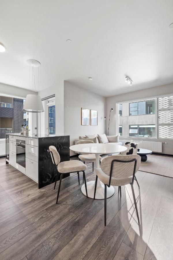 Cozy Lux 2BR & 2BA City Center with Free Parking - B&B Reykjavik