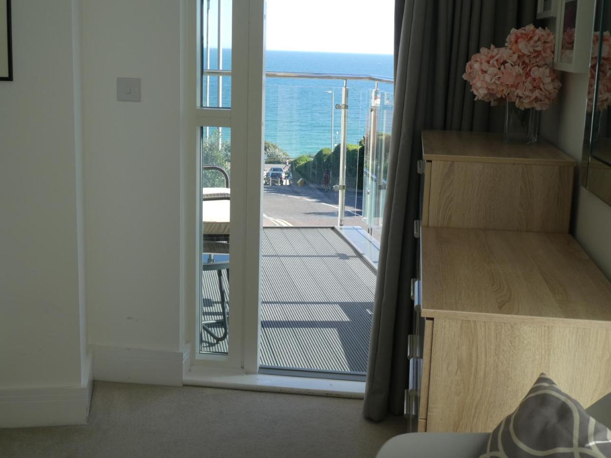 Seaview West Coast - Exceptional - 2 Bedrooms Sleeps 5 -Stunning Sea Views - 500 metres to Beach - Chambres d'hôtes Bournemouth