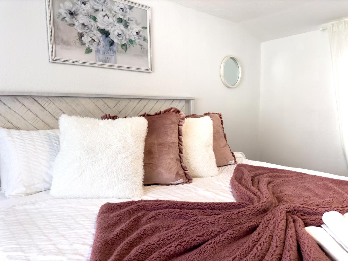 2b1b Stylish Little House W Shared Pool 511 - Chambres d’hôtes