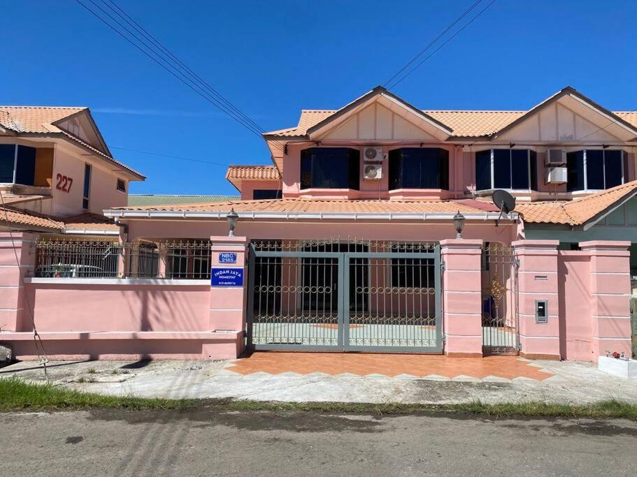 Indah Jaya Homestay - B&B Sandakan