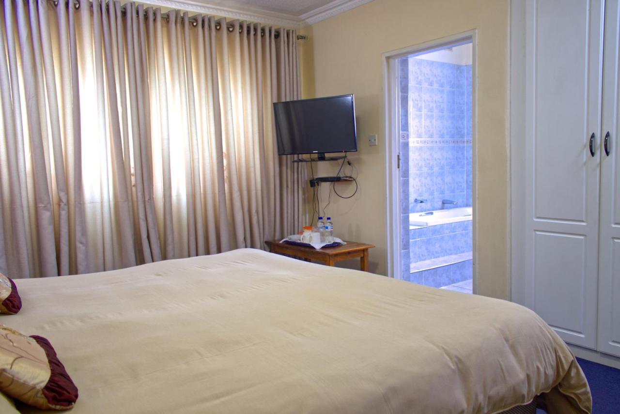 Double or Twin Room with Private Bathroom