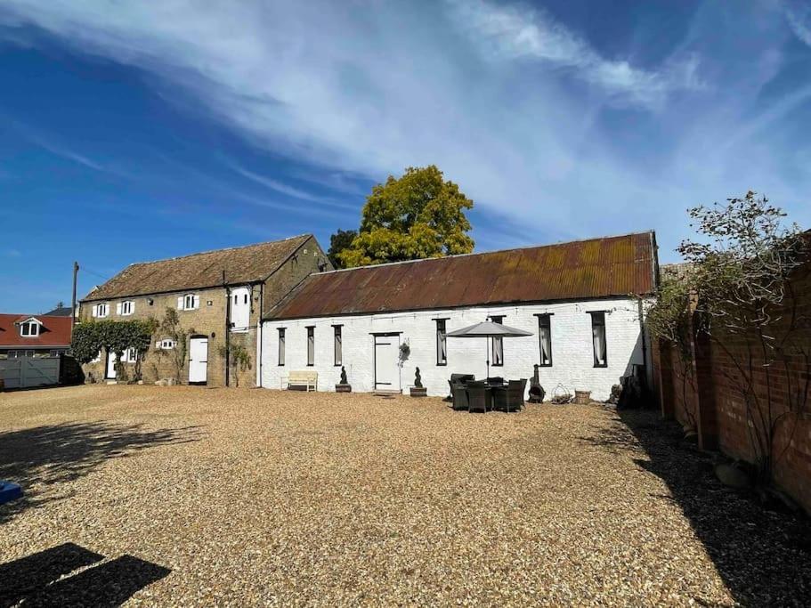 B&B Godmanchester - The Old Hay Barn - Games Room, Gym, Sleeps 8 - Bed and Breakfast Godmanchester