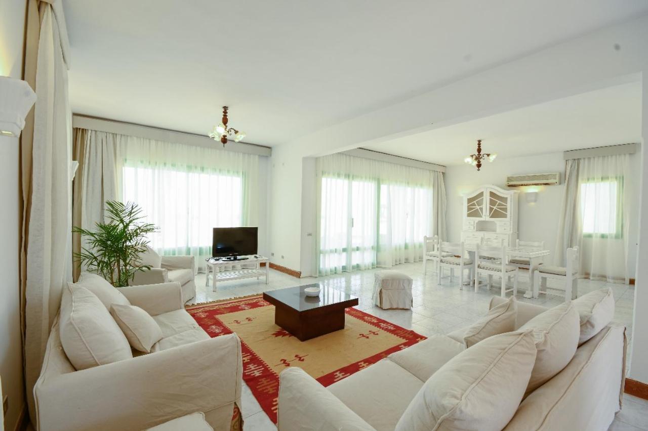 B&B Marsa Matruh - Beach house First Row sea view at Santa Monica next to Almaza Bay - Bed and Breakfast Marsa Matruh