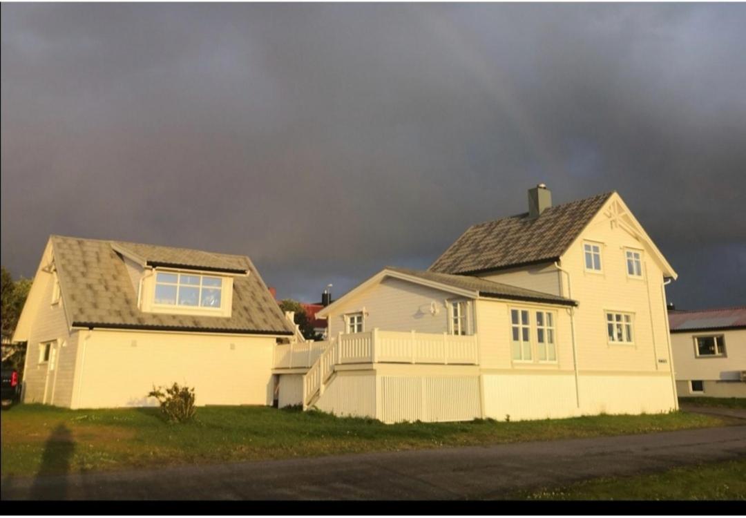 Studioleilighet i kjeller ved stranden og hvalsenter NB Må vaskes etter endt leie eller betale rengjøringshjelpen 500 kr - Chambres d'hôtes Andenes