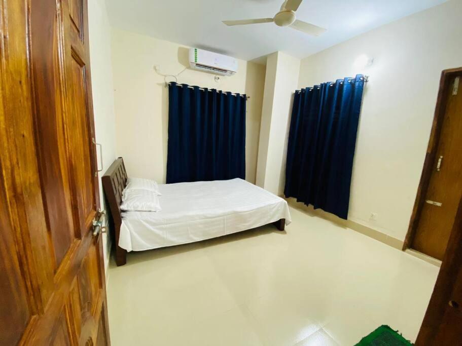 CityLights - Brick Lane Silver Collection Mirpur - B&B