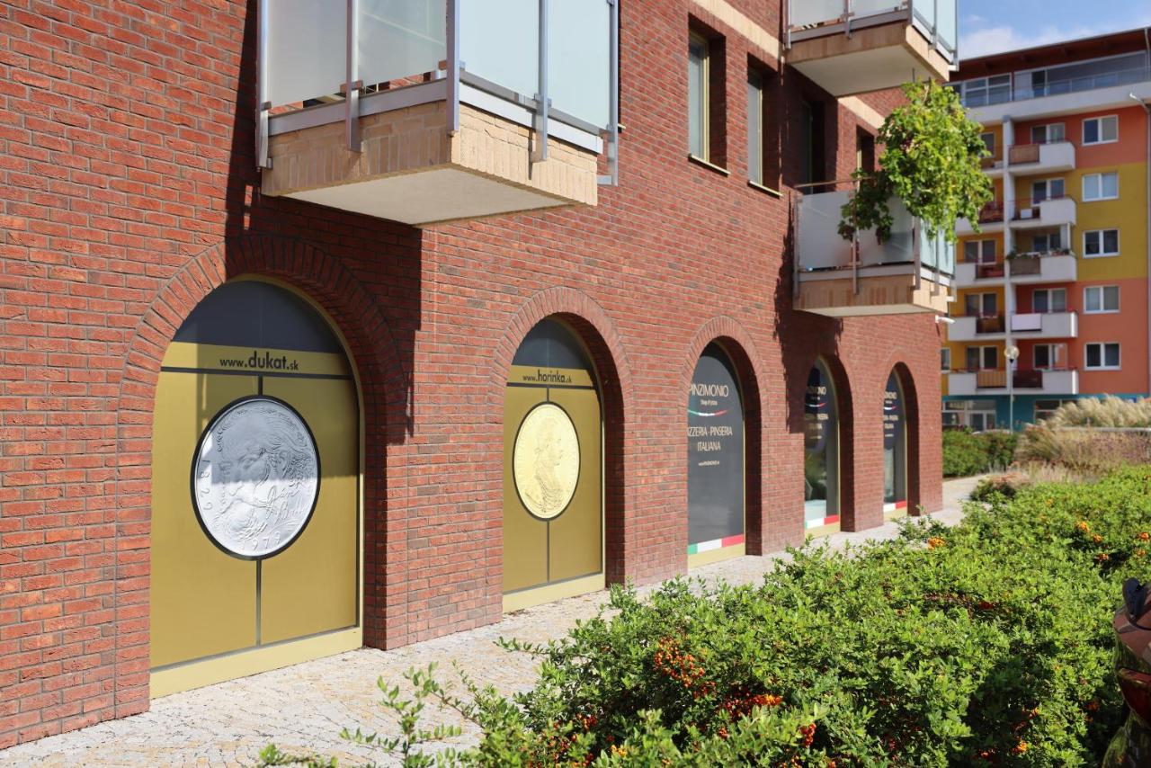 Luxo Grand Apartments by Bratislavatrip - Chambres d’hôtes