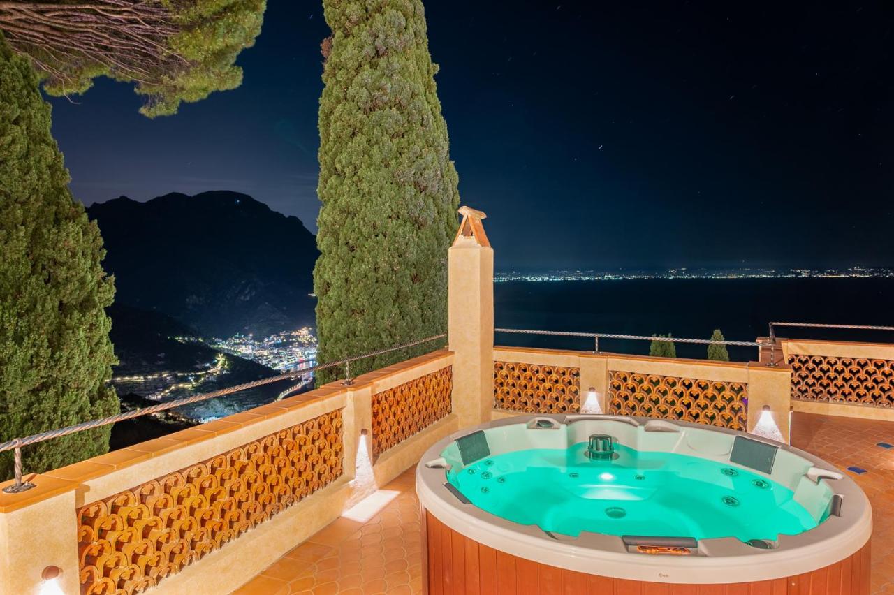 Zimmer mit Queensize-Bett und Meerblick