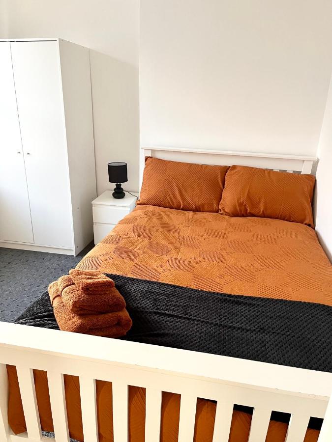 B&B Barnsley - Convenient & Modern Private Bedroom Space near Barnsley Hospital - Bed and Breakfast Barnsley