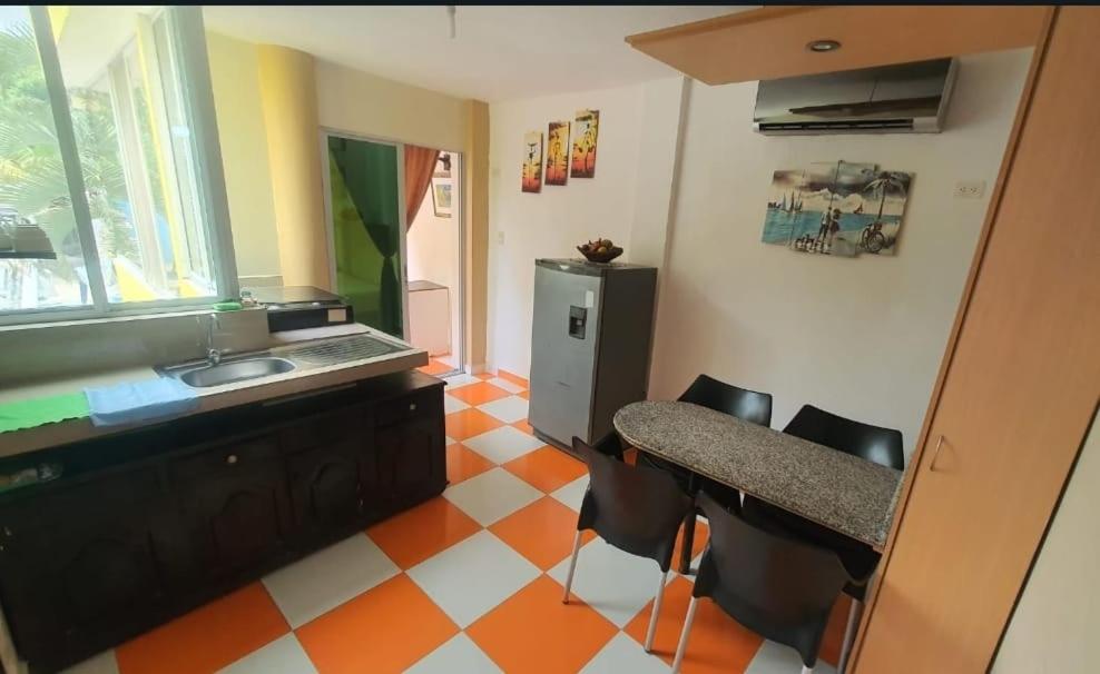 Habitación Triple con vistas a la piscina