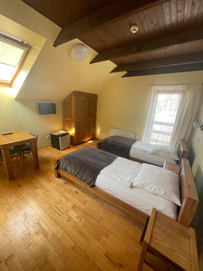 Camera Doppia con Letti Singoli con Bagno Privato 