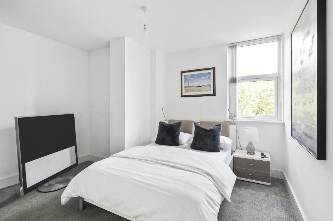 Luxurious 2 Bedroom Apartment with Free Parking in Chelmsford City Centre - B&B Chelmsford