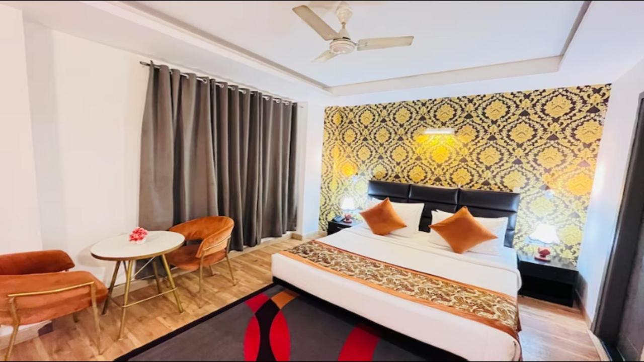 B&B Ghāziābād - Qotel Hotel AT Residency Kaushambi New Delhi - Bed and Breakfast Ghāziābād