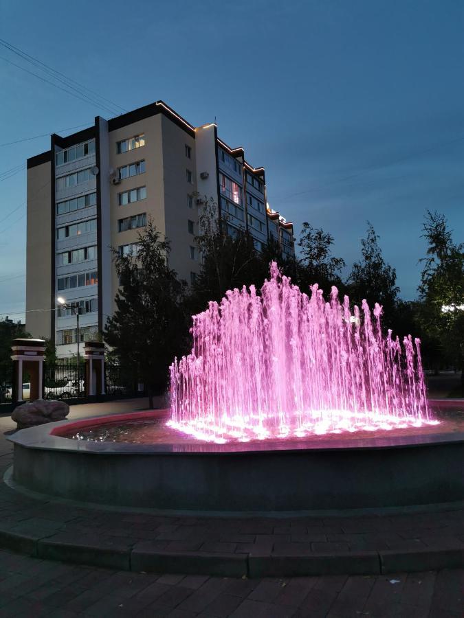 1 комнатная квартира в самом центре с видом на сквер - Chambres d'hôtes Kostanaï