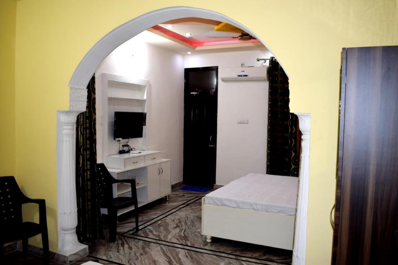 B&B Amritsar - S4 Home Stay Hotel - Five mint walk From Golden Temple - Bed and Breakfast Amritsar