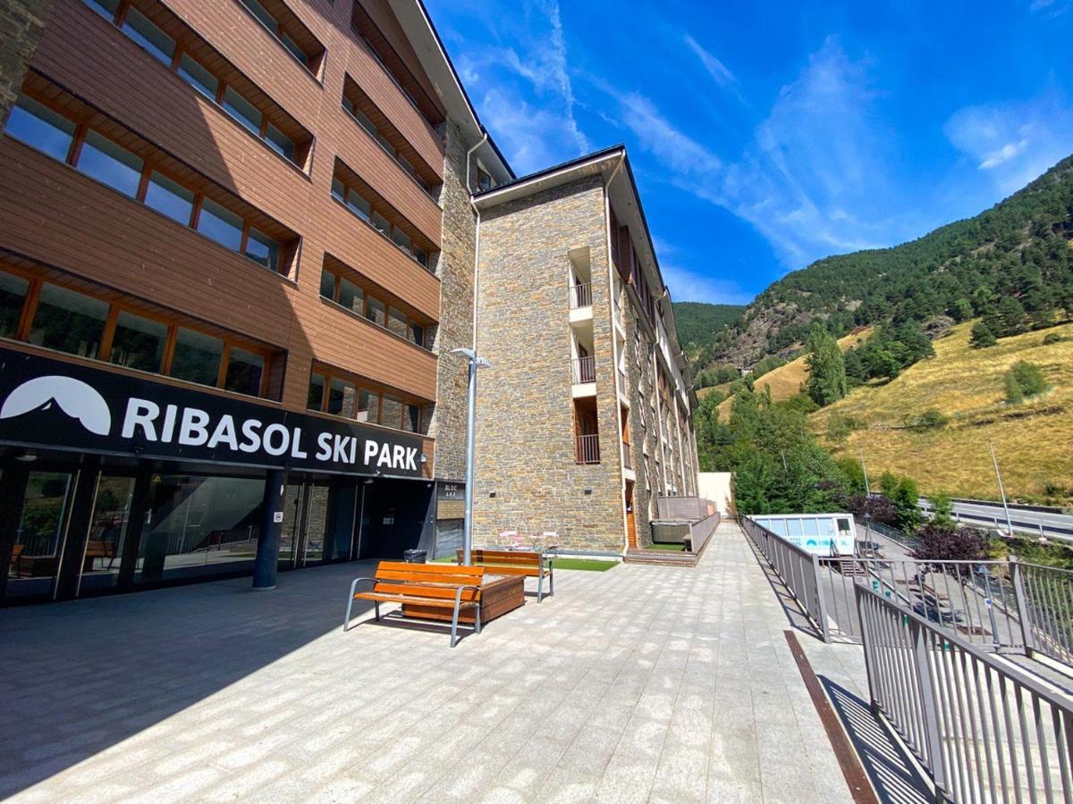 Terraza con Increibles Vistas Para 6 adultos y 2 extra niño - 3 habitaciones - 2 baños - ARINSAL - FREE PARKING l by BonesVacances - Chambres d'hôtes Arinsal