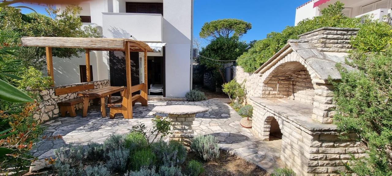 Apartment Mirna - B&B Skunca