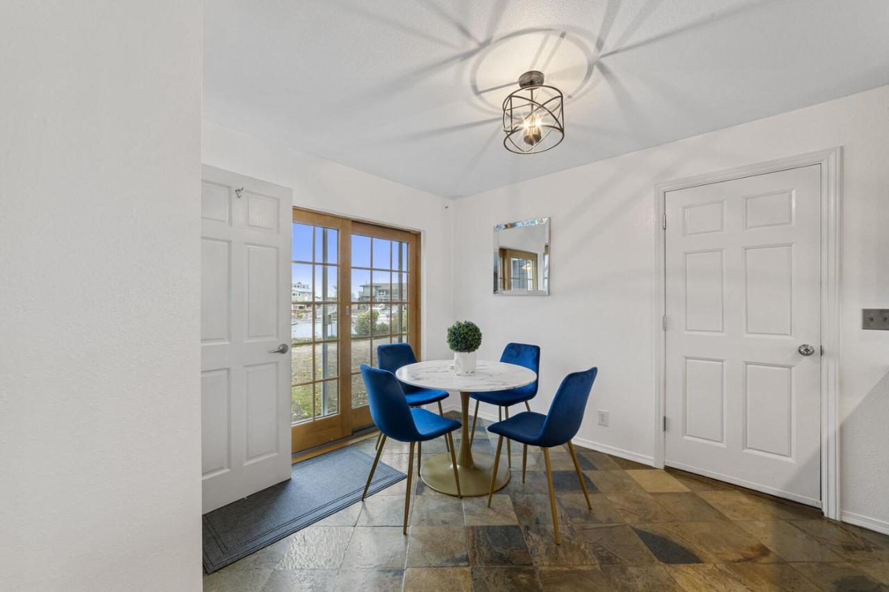 Matia Sandy Point Neptune Beach Private Dock - B&B Ferndale