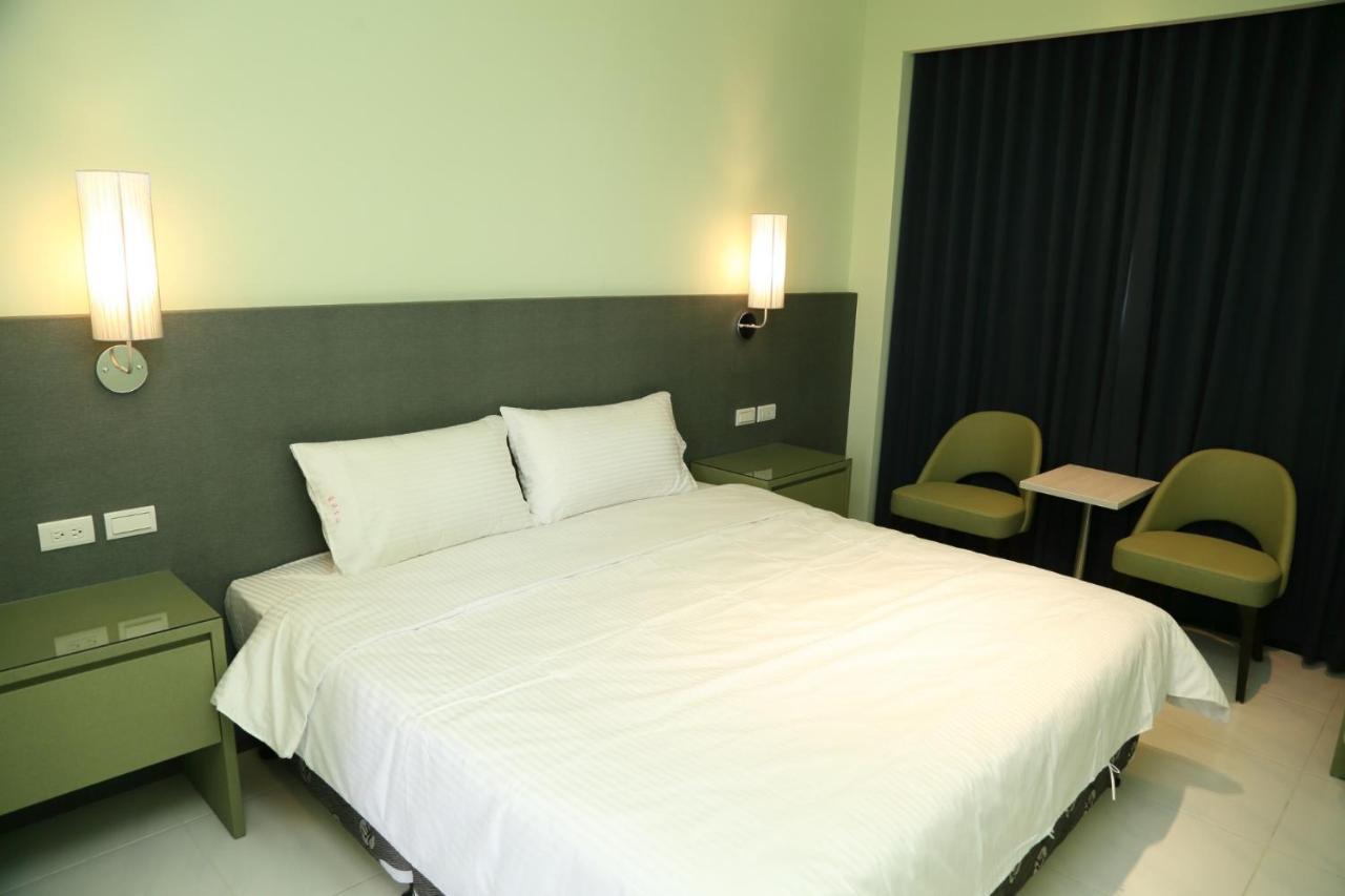 Habitación con cama grande