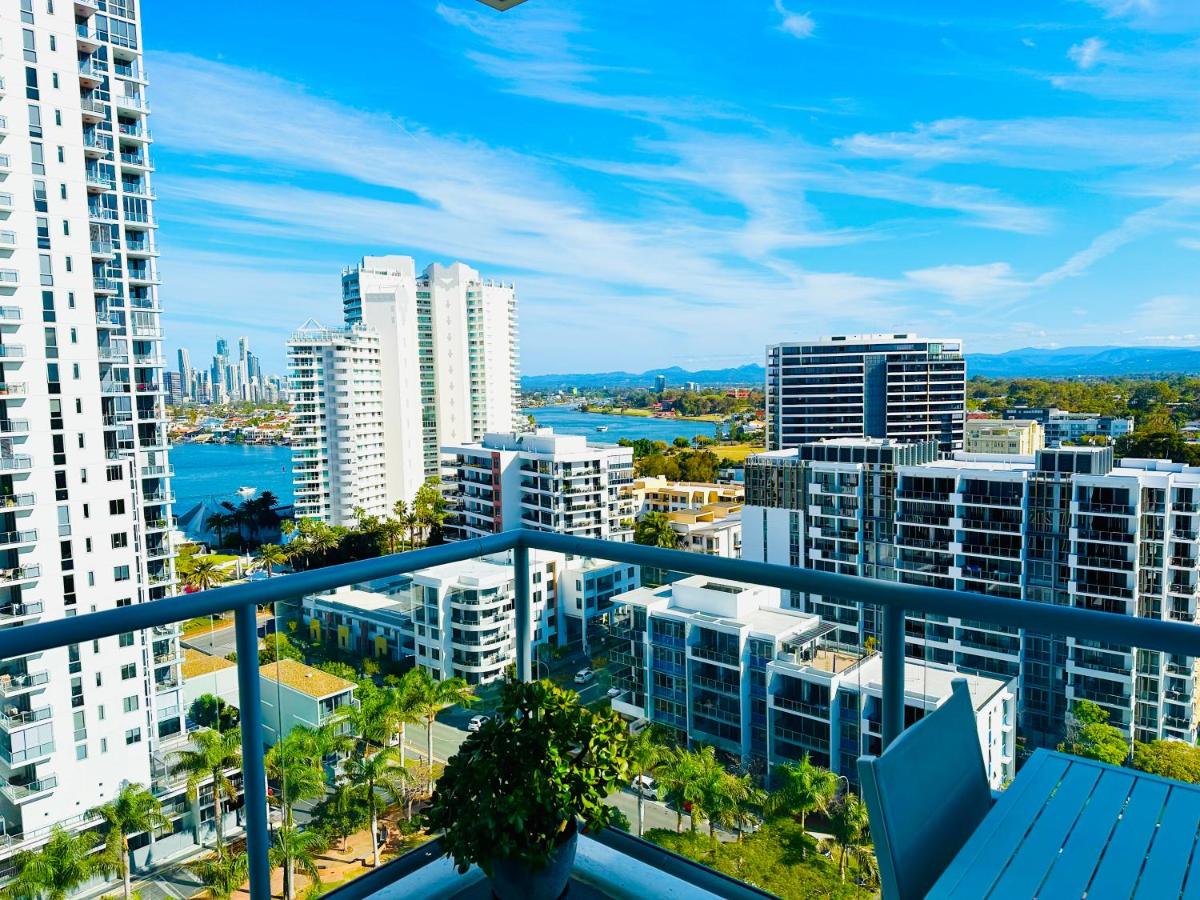 Modern Gold Coast Apartment with great Amenities - B&B