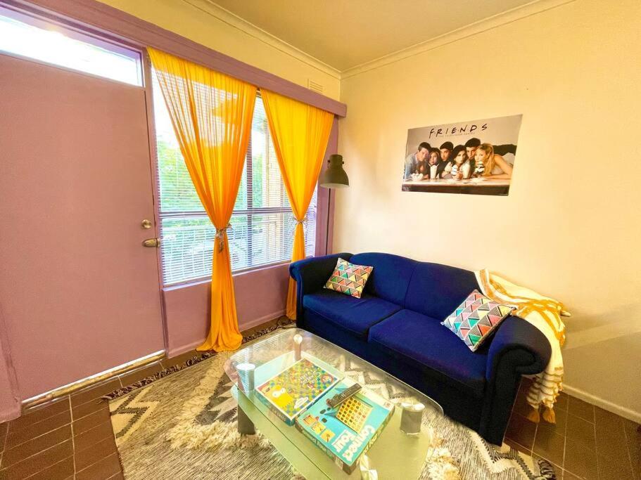B&B Braybrook - 90’s Time Machine - Perfect For Solo Travelers! - Bed and Breakfast Braybrook