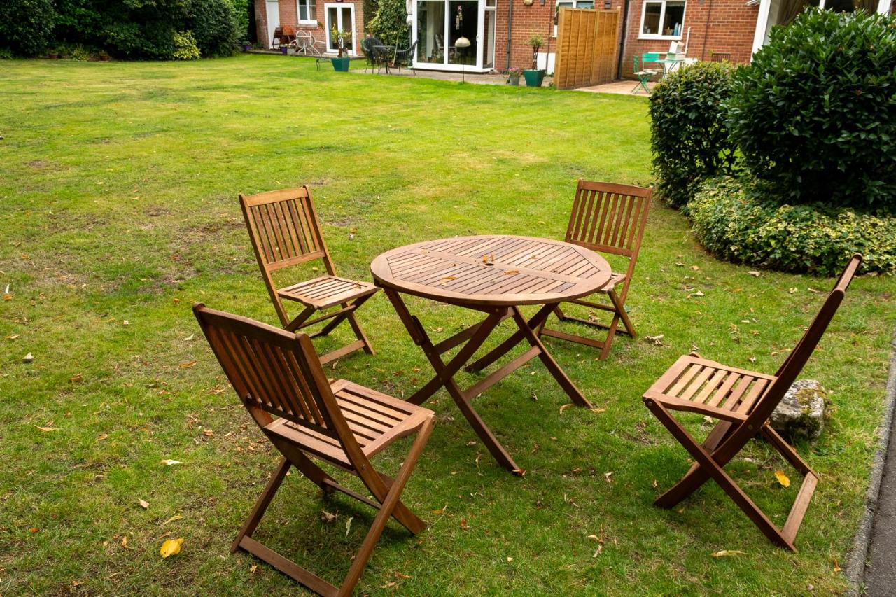 The Gables Poole, 3 Bedroom Penthouse Apartment - B&B Poole