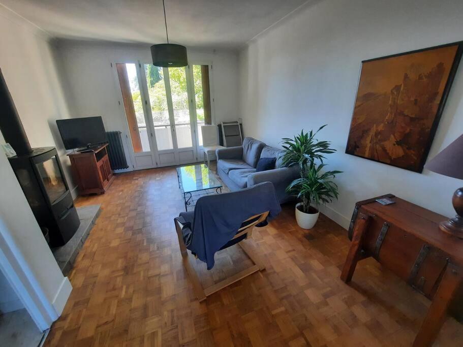 Maison au Calme, prés du centre Parking Privé - Bed and Breakfast