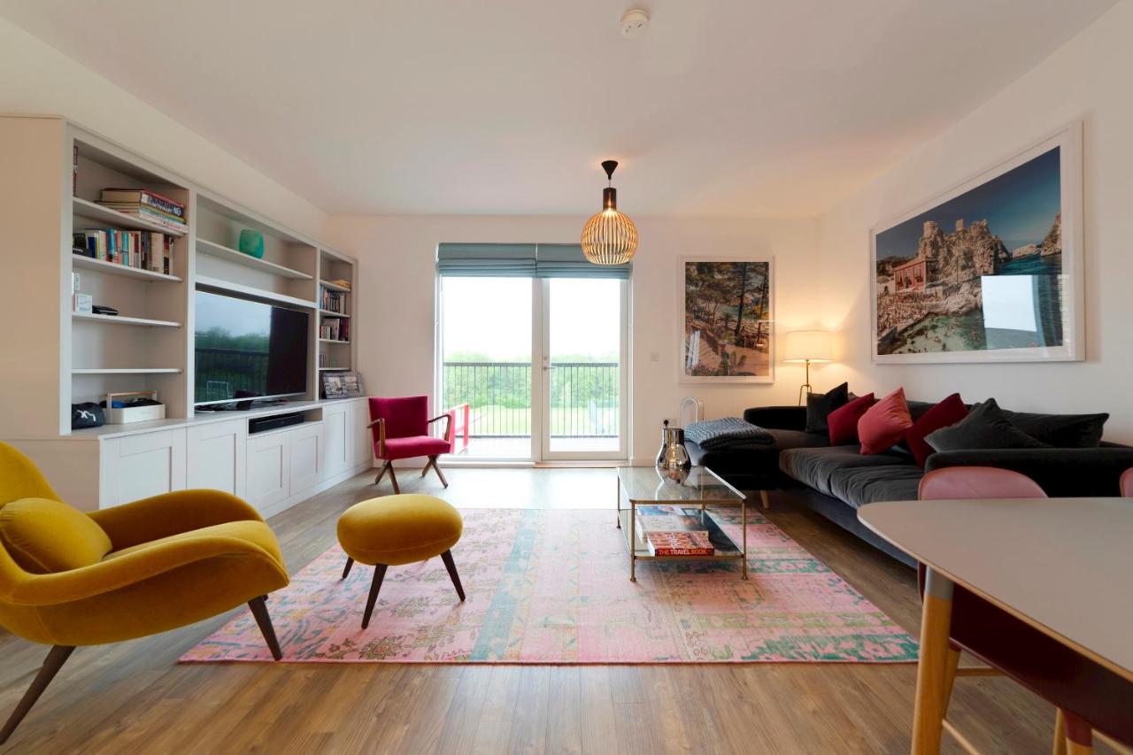 B&B Cambridge - Pass the Keys Stunning and Spacious Modern Flat - Own Car Park - Bed and Breakfast Cambridge