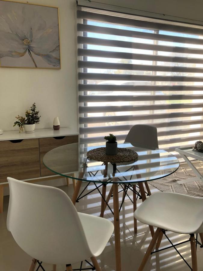 Departamento Los Canelos, a metros de Avenida Las Industrias- Incluye, NETFLIX DirecTV aire acondicionado, Internet - Chambres d'hôtes Los Ángeles