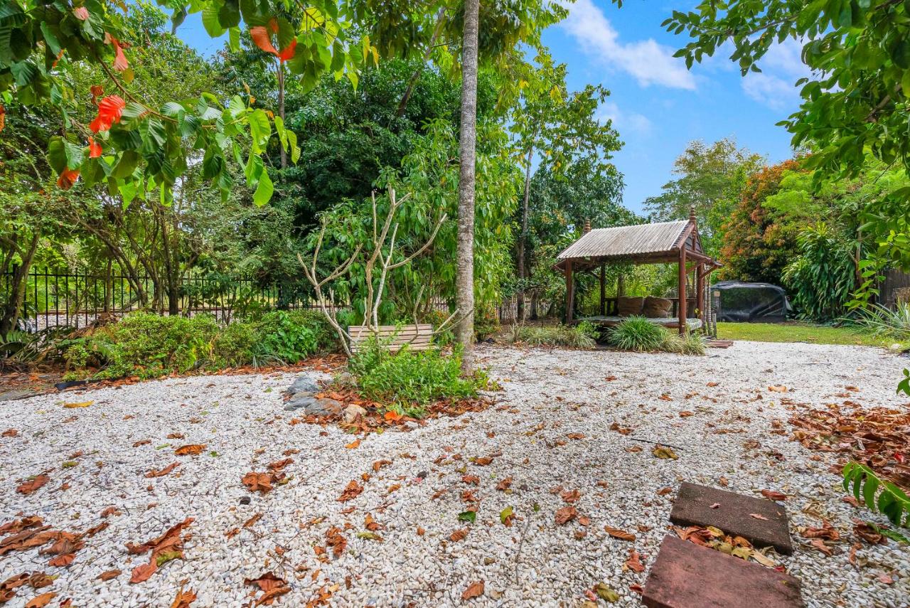 B&B Cairns North - Adorable Spacious 3 bedroom free parking, wi-fi, - Bed and Breakfast Cairns North