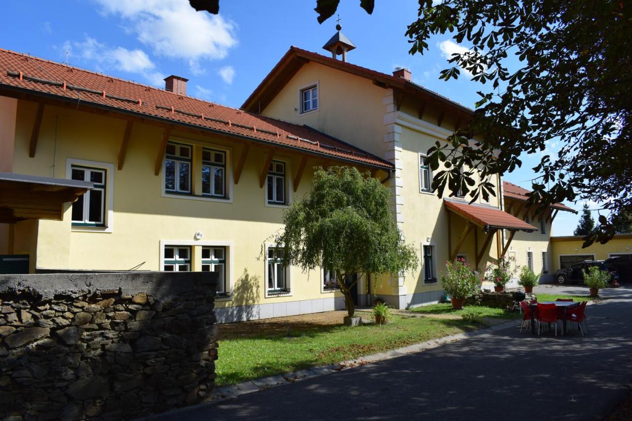 B&B Hluchov - Zámeček nad Běleckým Mlýnem - Bed and Breakfast Hluchov