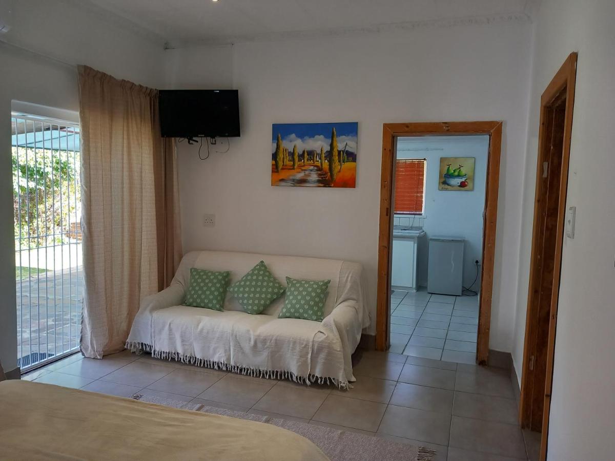 Queen Room with Garden View