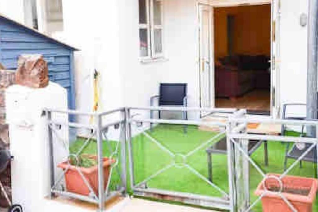 Lovely Two Bedroom Apartment, with private garden! - B&B