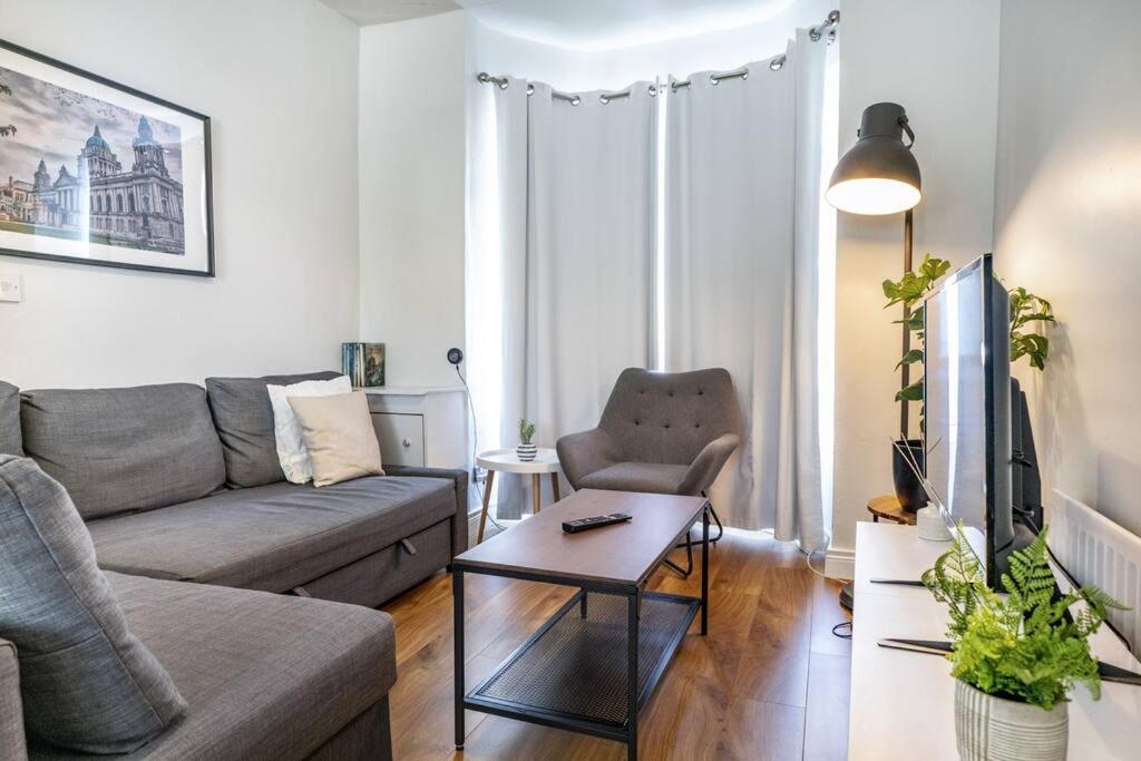 Cosy 2 Bedroom Town House Close To City Centre - Bed and Breakfast