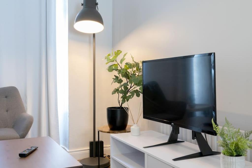 Cosy 2 Bedroom Town House Close To City Centre - Chambres d'hôtes Belfast