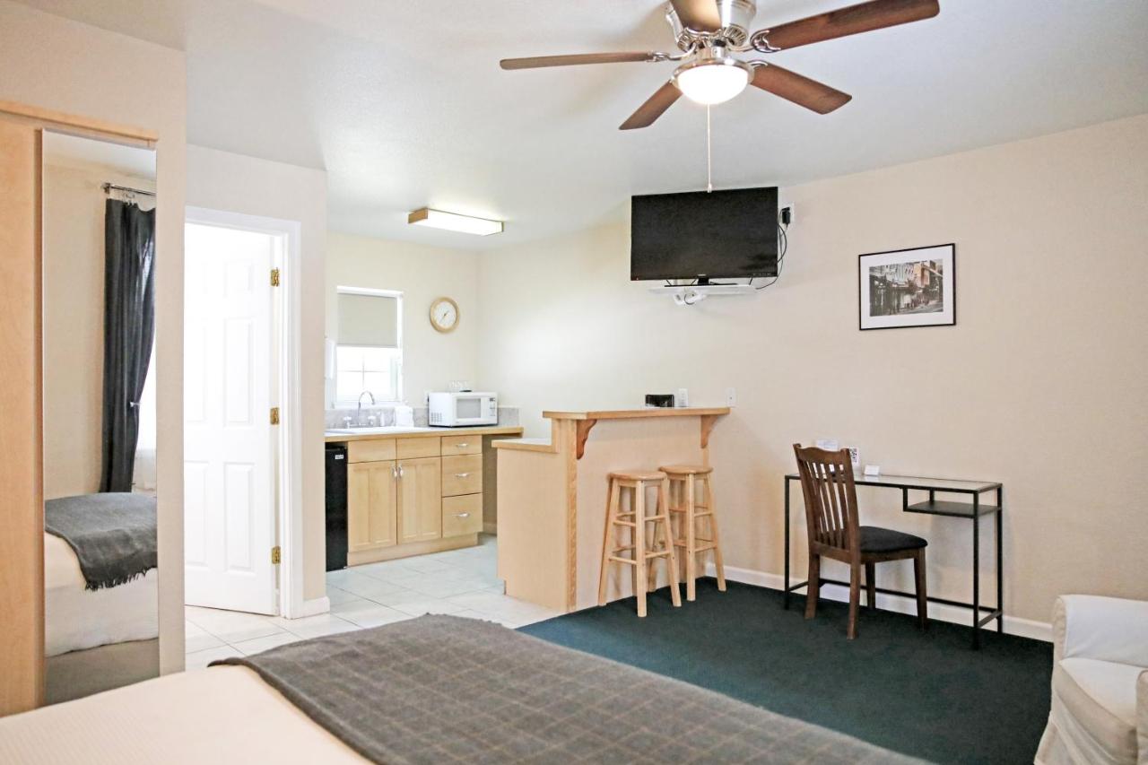 Two-Bedroom Suite with one Bathroom - Non-Smoking