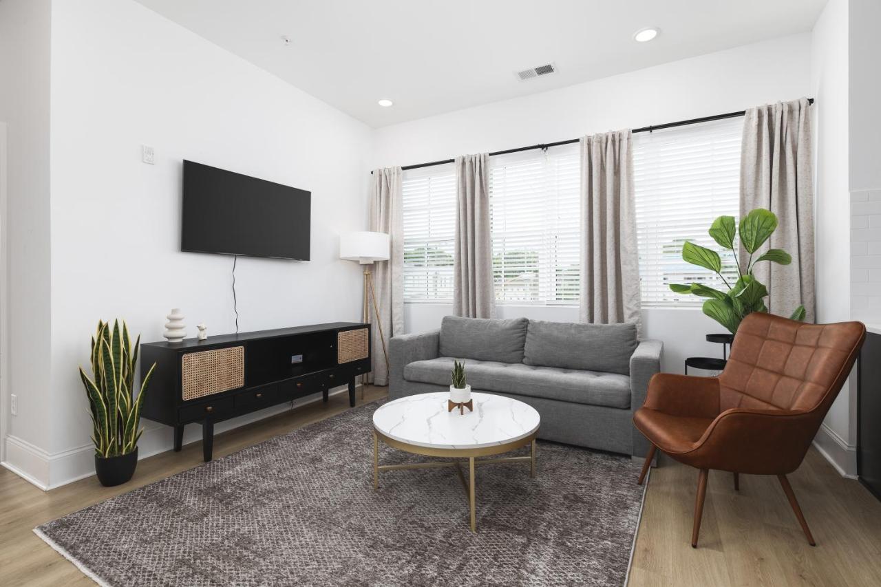 Condo Near Downtown Broadway & Stadium - Free Parking - B&B Nashville