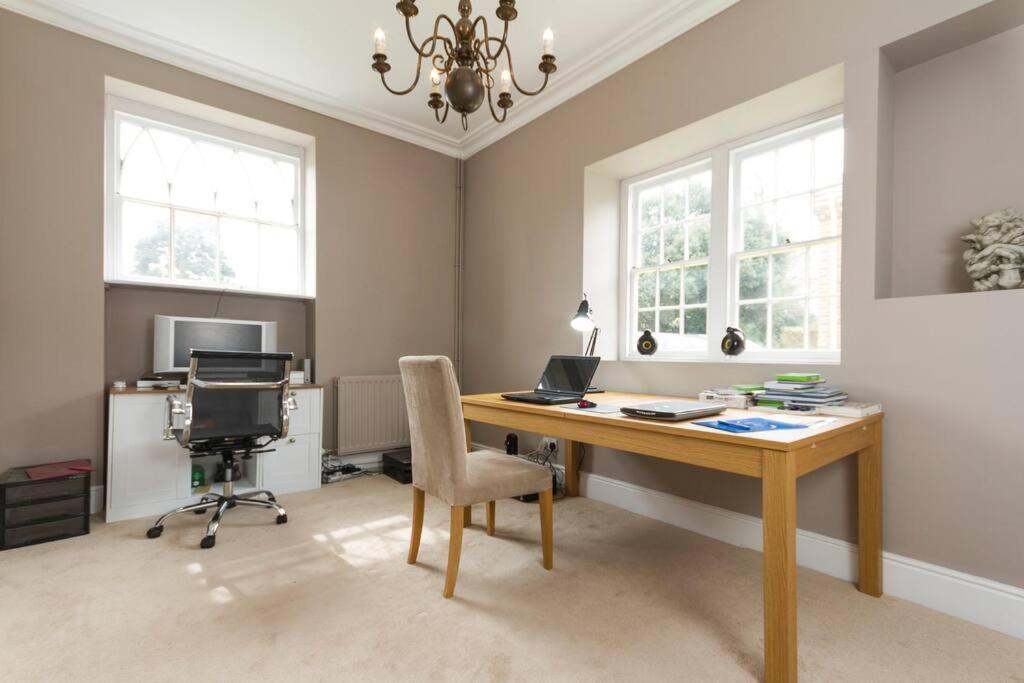New Forest Luxury Manor House, New Forest and River Stour - Bed and Breakfast Hurn