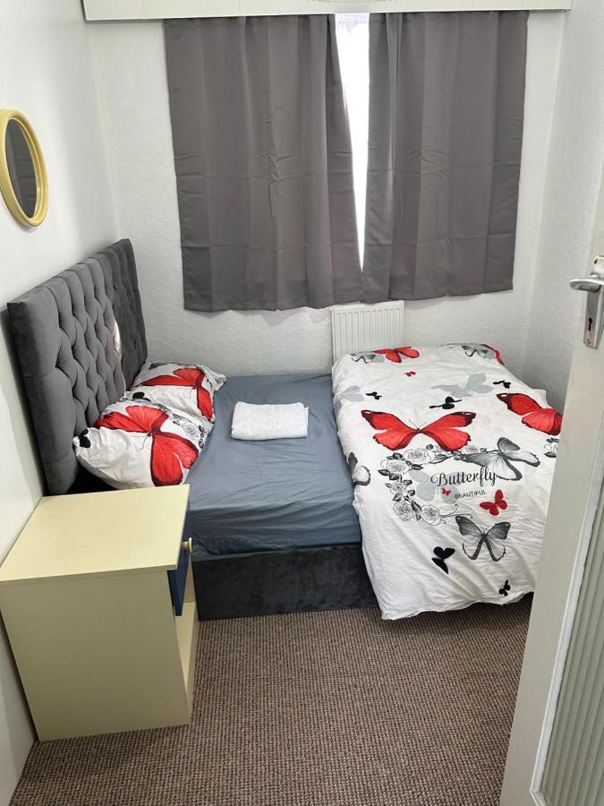 Tomla Inn-3 Beds House - 6 people sleeps-Greenwich Holiday Short Let - B&B