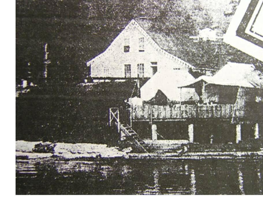 UPSTAIRS Alki Beach APARTMENT - Seattle -Historic-1858 - B&B Seattle