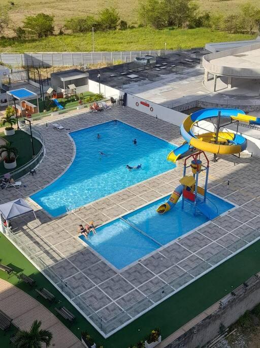 Hermoso apartamento con piscina ubicado cerca a los principales centros comerciales - B&B