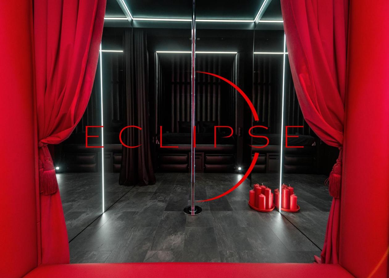 B&B Bielitz-Biala - Eclipse Red Room - Bed and Breakfast Bielitz-Biala