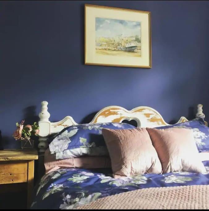 Tenby, 100m to Beach, Parking - B&B