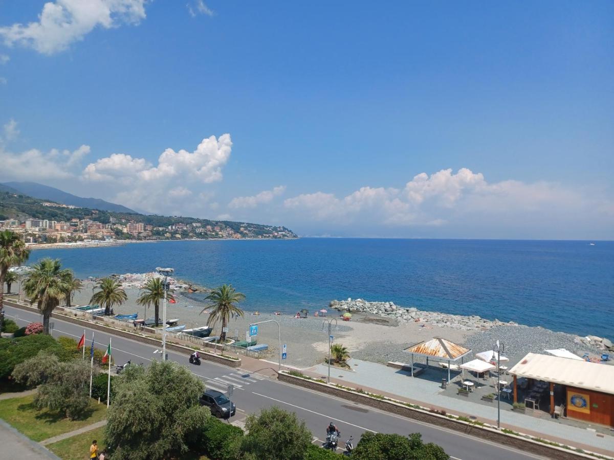 Appartamento con terrazza fronte mare - B&B Cogoleto