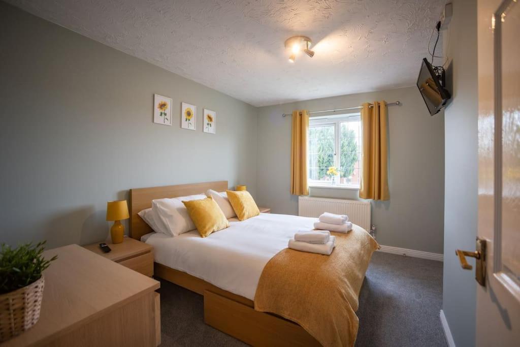 Hereford - Woodpecker House - Comfortable Modern House Located in South Hereford - Sleeps 6 - Perfect for Accessing Hereford Enterprise Zone in Rotherwas - Hosted By RENTMYHOUSE - Chambres d'hôtes Hereford