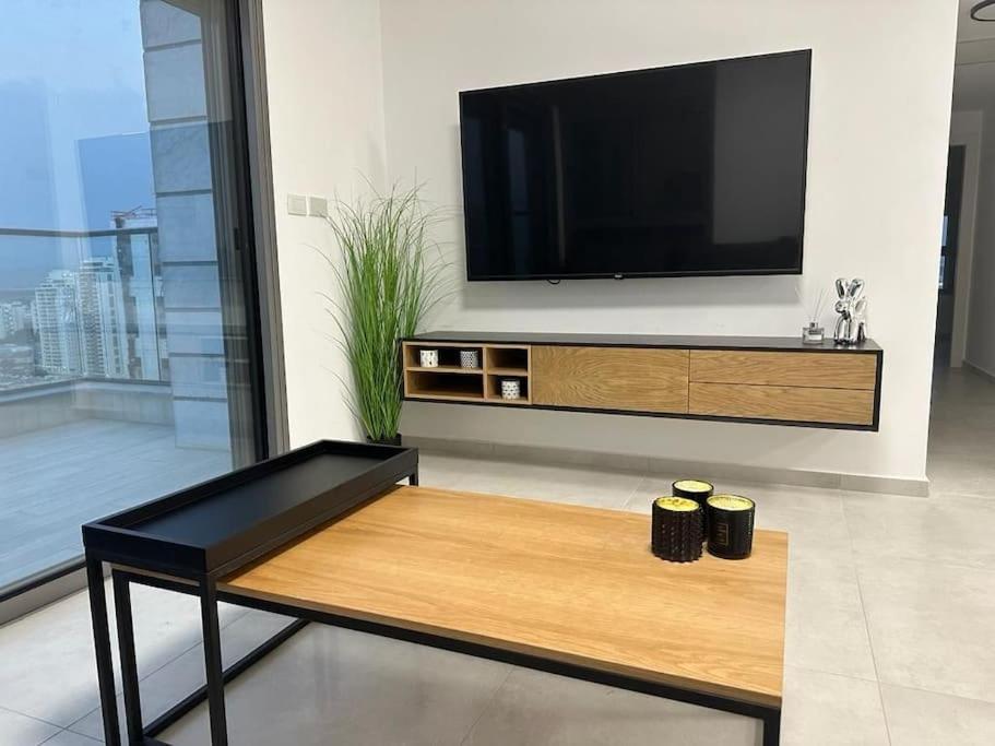 Elegant 3 bedroom Ocean view Condo in Kiryat Yam - B&B Qiryat Yam