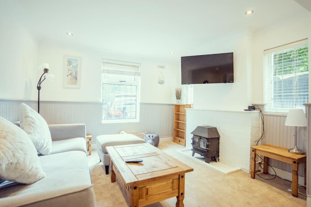 B&B Parkstone - Modern Cottage by sandy beach, in vibrant village; - Bed and Breakfast Parkstone