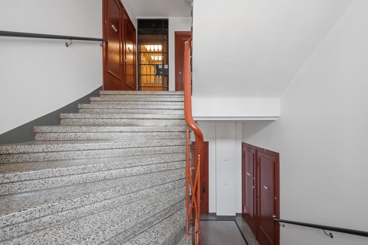 WeHost Penthouse Studio with Sauna and Balcony @Meritullinkatu 13 A - B&B