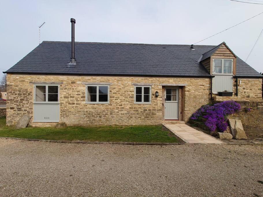 B&B South Cerney - The Carthorse Barn, North End Farm, Ashton Keynes, - Bed and Breakfast South Cerney