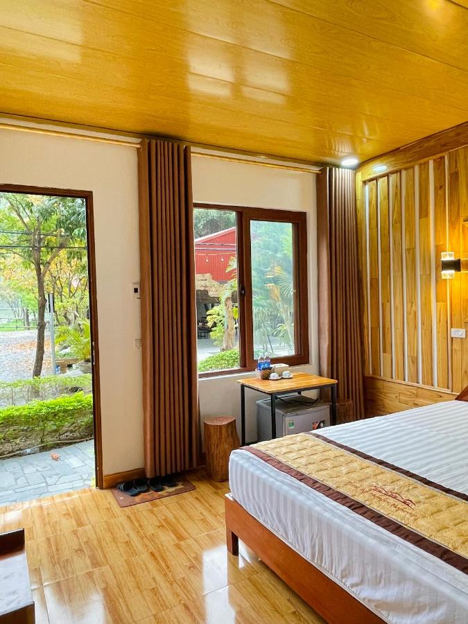 Zimmer mit Kingsize-Bett und Bergblick